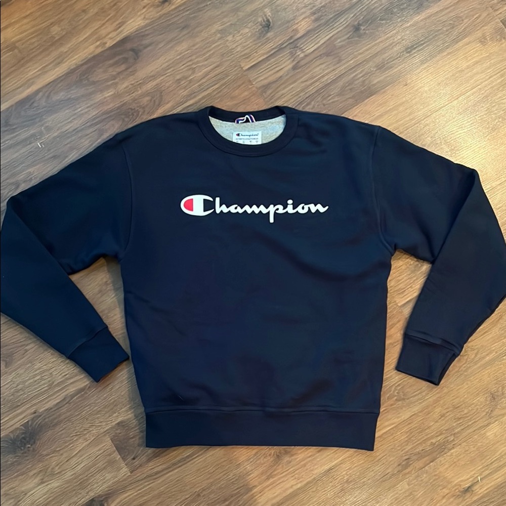 Champion Medium Navy Crewneck Sweater with Ribbed Cuffs